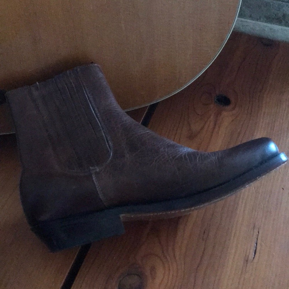 Boots - Picture 4 of 5